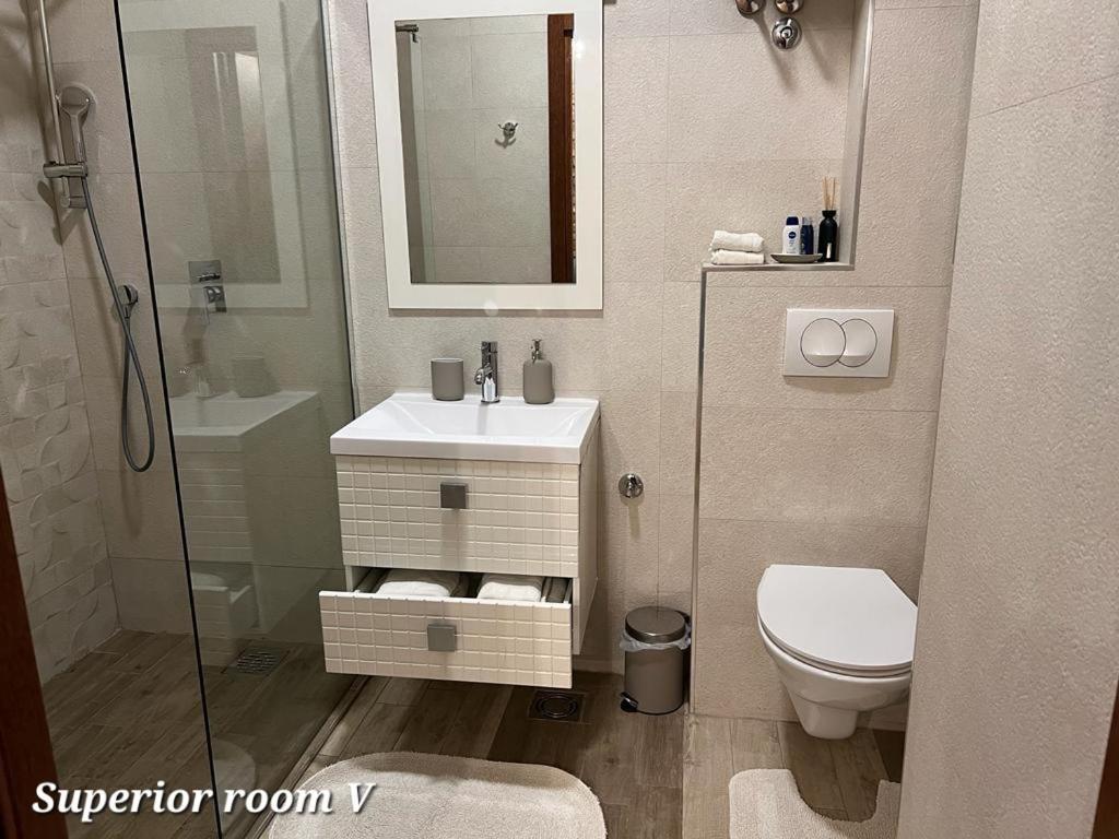 Metropoliten Rooms Belgrado Buitenkant foto