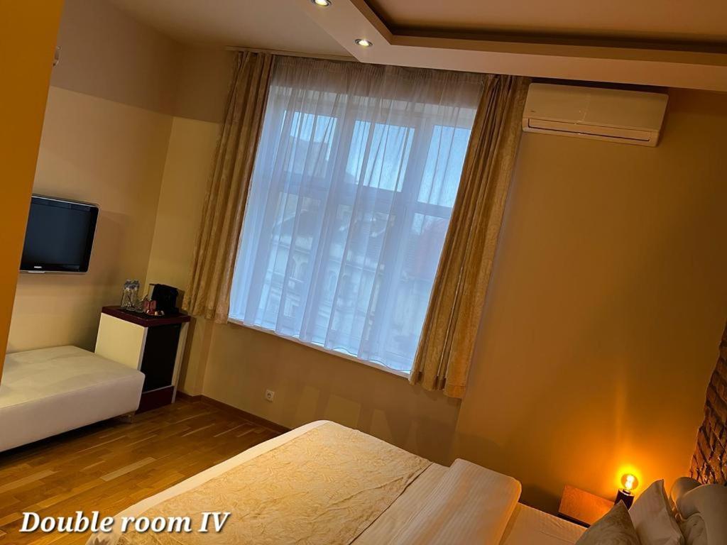 Metropoliten Rooms Belgrado Buitenkant foto