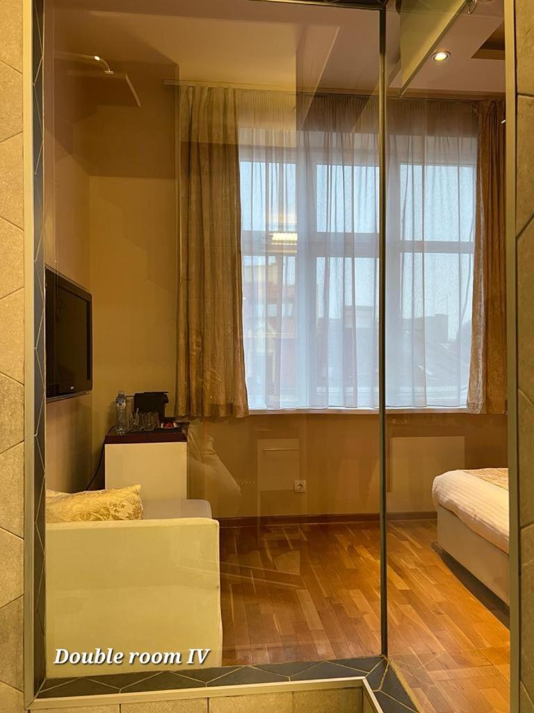 Metropoliten Rooms Belgrado Buitenkant foto