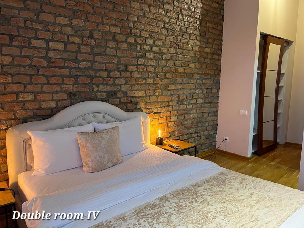 Metropoliten Rooms Belgrado Buitenkant foto