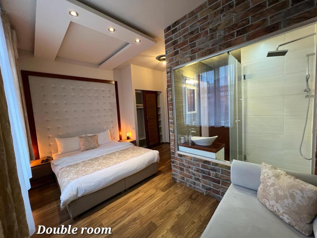 Metropoliten Rooms Belgrado Buitenkant foto