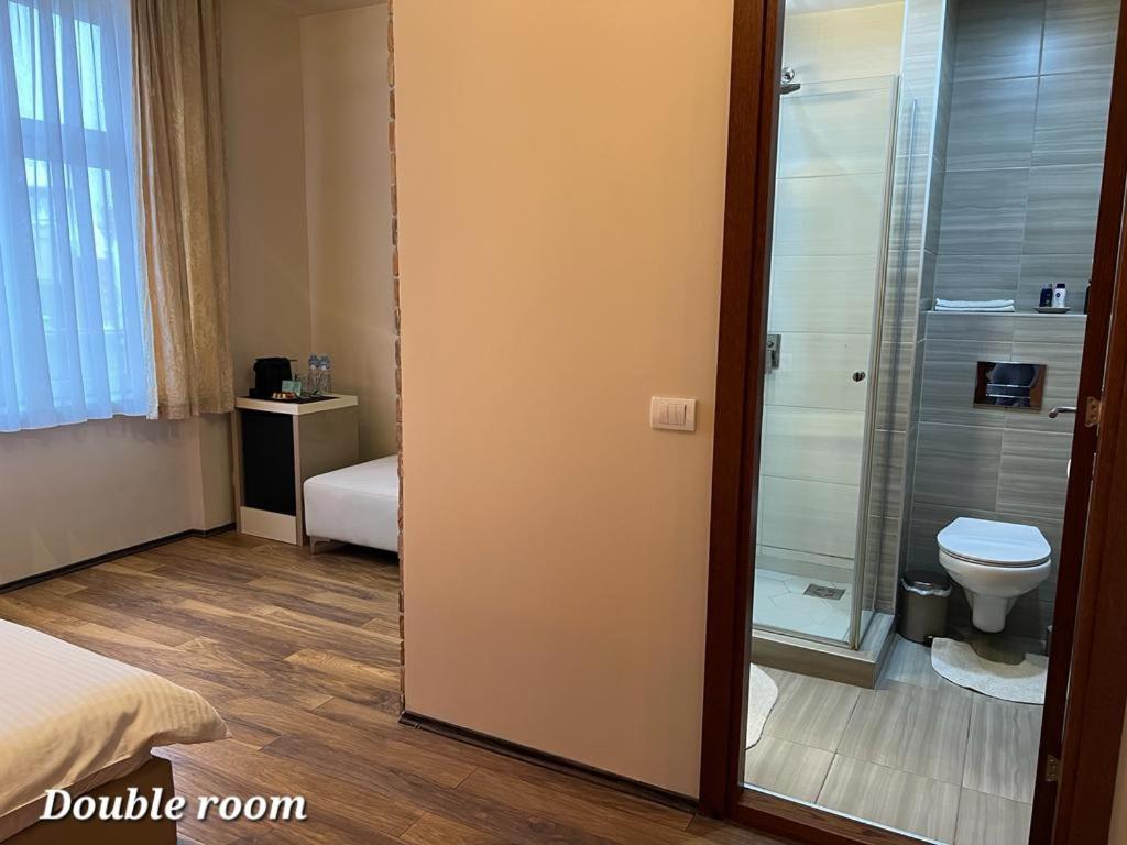 Metropoliten Rooms Belgrado Buitenkant foto