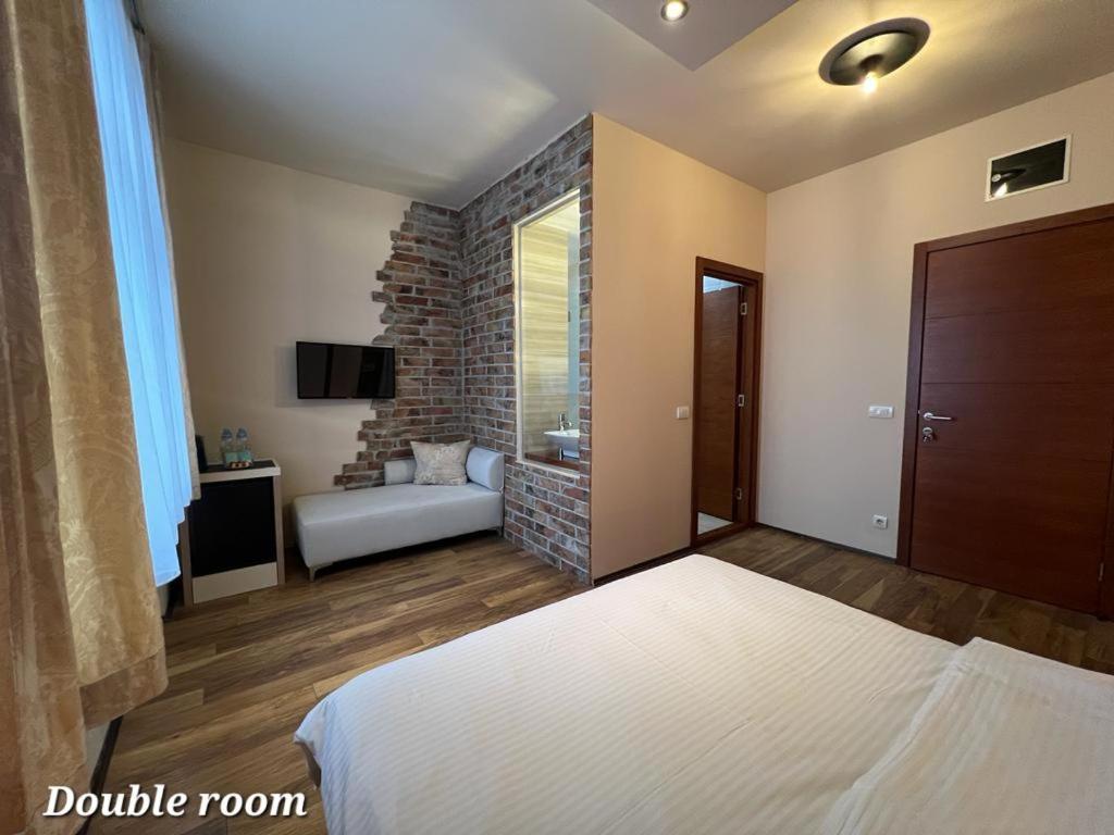 Metropoliten Rooms Belgrado Buitenkant foto