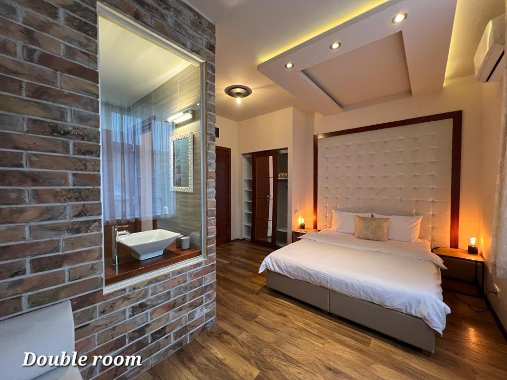 Metropoliten Rooms Belgrado Buitenkant foto
