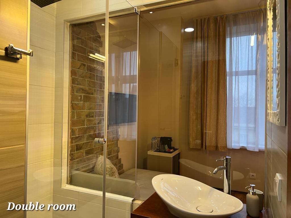Metropoliten Rooms Belgrado Buitenkant foto